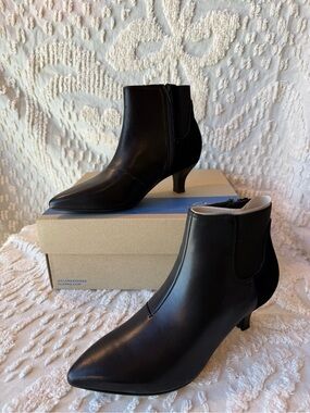 Clarks Black Leather Pointed Ankle Booties with Kitten Heel #720